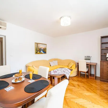 Klaudia Apartment *