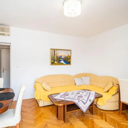Klaudia Apartment *